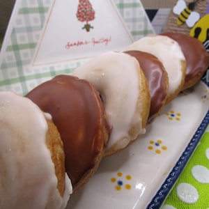 Donas glaseadas sin gluten, sin lácteos, sin huevo, veganas, horneadas, sin levadura, sin frutos secos, regalo de cumpleaños, limón, manzana especiada, pastel de calabaza, s'mores imagen 16