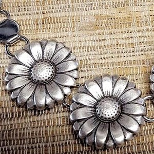4pcs, Silver Daisy Buttons, 1 inch (25mm) 38L , Antique Silver, Sewing, Jewelry, Button Clasp