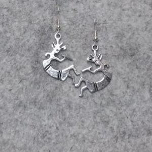 Fantazyjne kolczyki Kokopelli