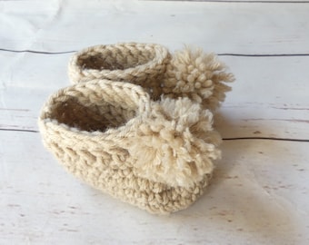 Baby booties with pom pom crochet pure wool beige natural sandstone newborn 0-3 months baby shower pregnancy announcement gender neutral