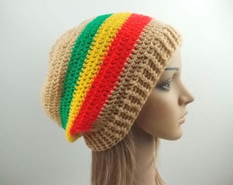 Gorro de crochet beige tostado con rayas rasta, rojo, verde y amarillo, holgado, unisex, para mujer y hombre, apto para veganos, para invierno y primavera.