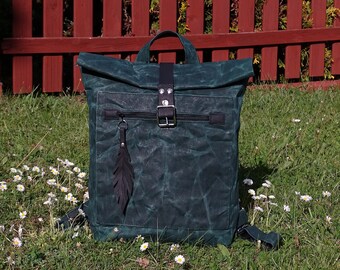 Plecak z płótna woskowanego (bagpack made of waxed material)