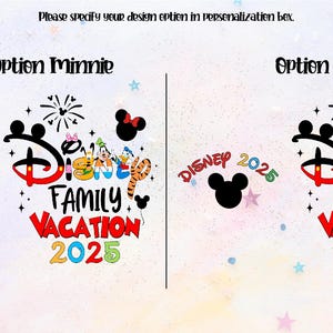 K&ouml;nnte beinhalten: Zwei Designoptionen f&uuml;r ein Disney-Familienurlaubs-Shirt. Option Minnie zeigt einen Minnie-Maus-Kopf mit Schleife und den Text "Disney Family Vacation 2025". Option Mickey zeigt einen Mickey-Maus-Kopf und den Text "Disney Family Vacation 2025".