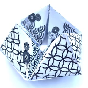 Japanese Washi Kaleidoscope Cycle – Flexagon Origami Project, Interactive Papercraft & Educational Paper Toy by Paper Craft Japan [C]