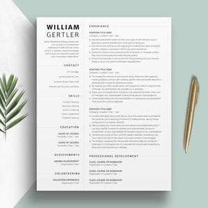 Op de afbeelding: Een zwart-witte cv-sjabloon met de naam William Gertler bovenaan. De cv is onderverdeeld in secties voor contactgegevens, vaardigheden, opleiding, prestaties, vrijwilligerswerk en werkervaring.