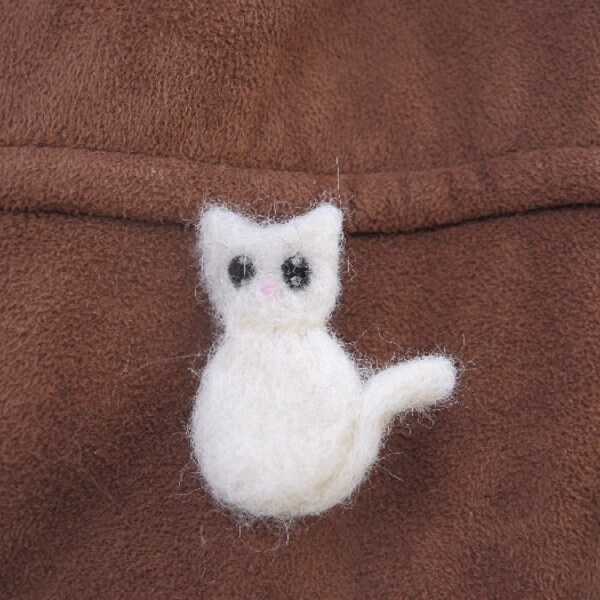 Kitty Cat Pin Brooch needle felted