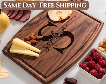 Personalized Cutting Board with Name, Custom Cutting Board, Walnut Board, Wedding Gift, Housewarming Gift for Couple, Bridal Shower Gifts