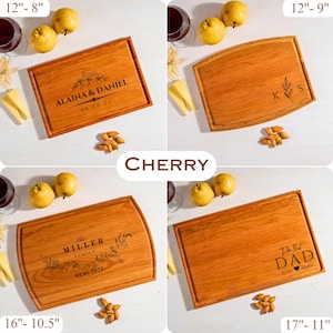 Peut inclure: Planches &agrave; d&eacute;couper en bois de cerisier avec gravures. Diff&eacute;rentes tailles, la plus grande mesurant 43 cm sur 28 cm. Certaines planches comportent des noms et des dates, d'autres des motifs floraux. Pr&eacute;sentation avec nourriture et boissons.