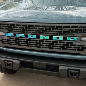 MODELO DE CORTE: Modelo de capa de carta para Ford Bronco 2023 Badlands 6ª geração com grade