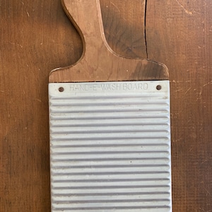 Vintage Hand-E-wash Board // by Hand-E-MFG. Co. Wood & aluminum small wash board.