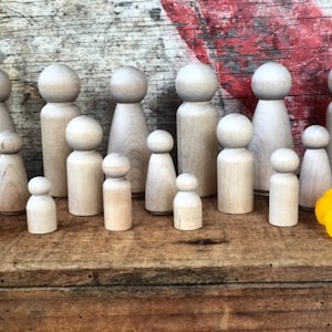 Wooden Peg dolls in various sizes for craft