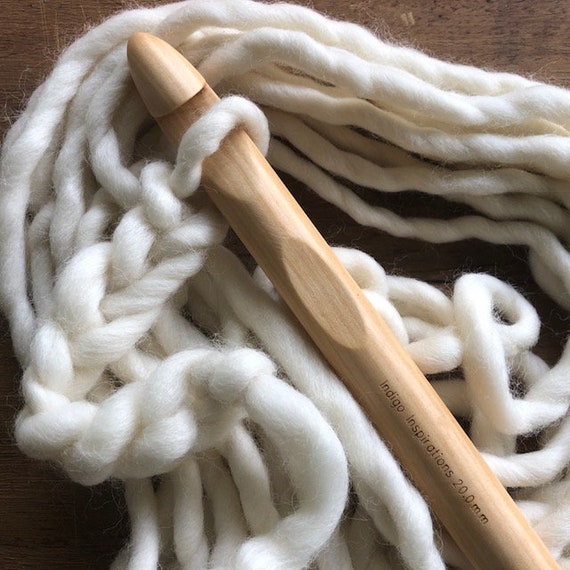 Big Chiaogoo Jumbo Bamboo Crochet Hook for Chunky Big Yarn