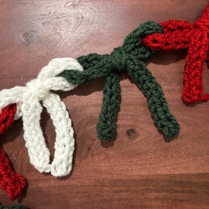 Viral Bow Knitted Garland