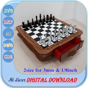 Puede incluir: Un tablero de ajedrez de madera con un cajón para guardar las piezas. El tablero está hecho de madera marrón claro y tiene un patrón de tablero de ajedrez blanco y negro. Las piezas son blancas y negras y están hechas de plástico. El tablero está etiquetado con "2size for 3mm & 1/8inch" y "Hi Laser DIGITAL DOWNLOAD".