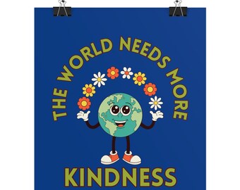 Może przedstawiać: Niebieski plakat z napisem "THE WORLD NEEDS MORE KINDNESS" w stylu retro. Obraz przedstawia uśmiechniętą postać Ziemi z kreskówek z ramionami i nogami, otoczoną kwiatowym łukiem. Plakat jest trzymany przez dwa czarne klipsy.