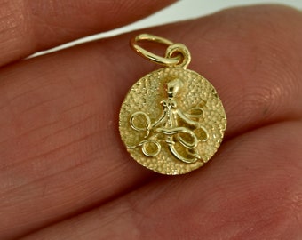 Octopus charm, gold octopus charm, 14karat octopus, octopus necklace, Kragen charm, sea animal, ocean inspired,