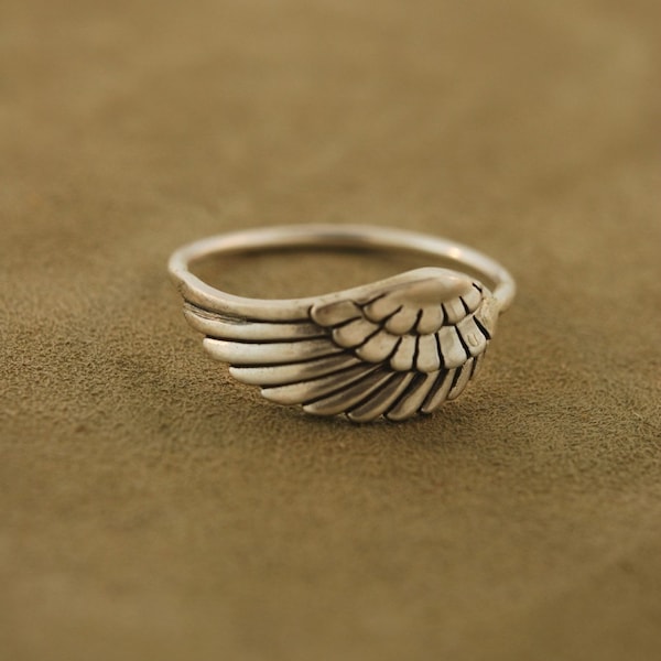 Angels Love Ring