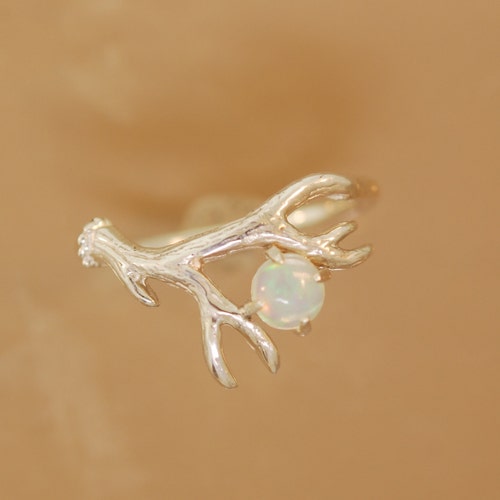 Bague en argent sterling avec bois de cervidé : bague de fiançailles alternative en opale d'Éthiopie