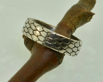 Dragon ring, dragon ring, alternative wedding ring, dragon ring, dragon scale band, dragon band, ring, elvish ring,stack ring, stack,