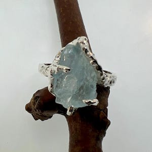 Roher Aquamarin-Ring: Sterling Silber Zweig Band, Freeform Stein