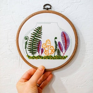 TERRARIUM motif de broderie pdf, art du cerceau de broderie, fougères et mousse, jardin de terrarium, jardin de fées, champignons et fougères, broderie à la main image 7