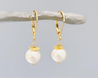 Pendientes minimalistas de perlas colgantes de oro de 14k, pendientes colgantes delicados de plata de ley azules, joyería artesanal hecha a mano, regalo moderno para damas de honor