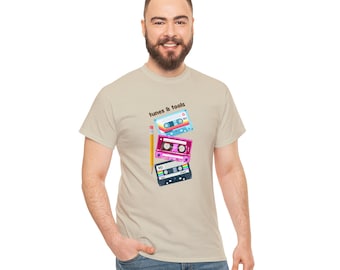 Camiseta unisex de algodón grueso con diseño retro de casete y lápiz.