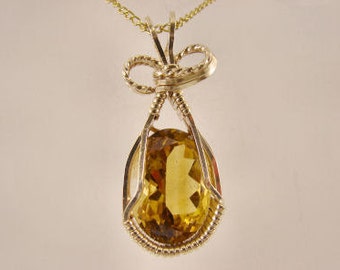 LCC Oval Shaped 28 ct. Citrine Pendant, Yellow Gold