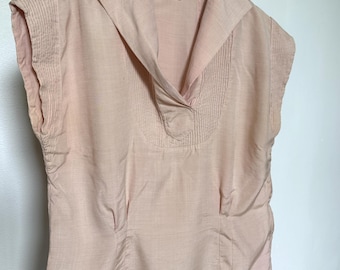 Vintage Pink Seide Cap Sleeve Top mit Falten-Details, seitlichem Reißverschluss und Kragen