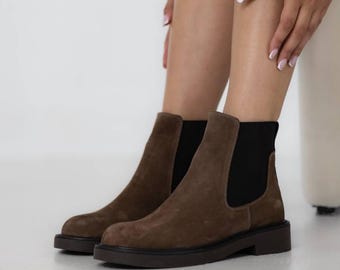 Braune Wildleder-Chelessel-Stiefel: Handgefertigte Damen Stiefeletten