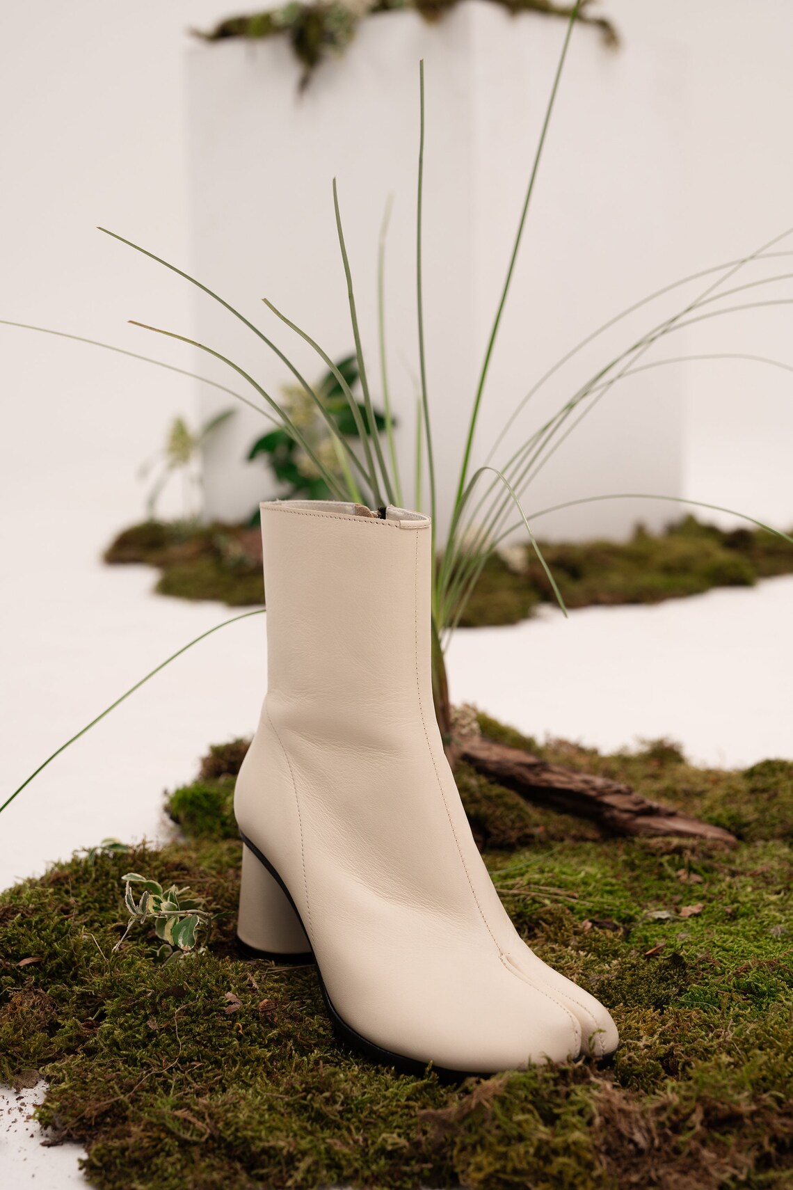 classic leather tabi sneaker