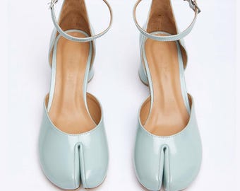 Handgemaakte blauwe leren tabi-schoenen: enkelbandje hakken met gespleten teen