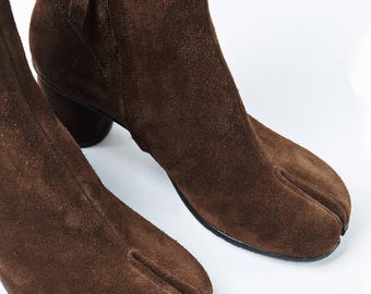 Botas Tabi de ante marrón hechas a mano: zapatos de cuero con punta dividida