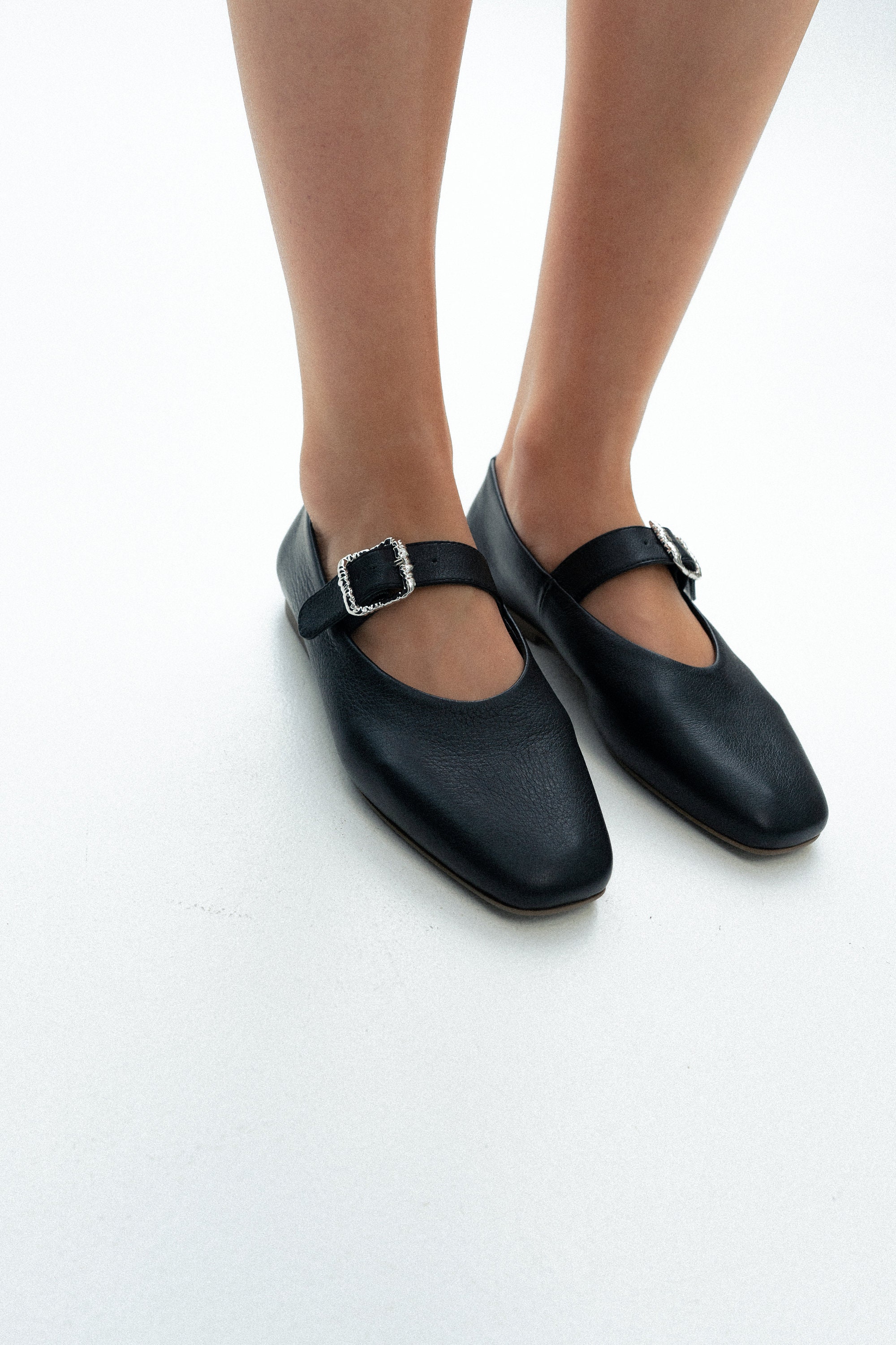 pointed mary jane shoes