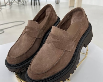 Mocassini in pelle scamosciata marrone fatti a mano - Scarpe classiche slip-on da donna
