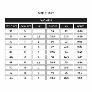Op de afbeelding: Een zwart-wit maattabel voor damesschoenen. De tabel toont maten in STYLO, Local, UK, Europa, CM en Inches. De tabel loopt van maat 35 tot 44, met bijbehorende maten in cm en inches, van 22 cm (8,66 inch) tot 26,5 cm (10,8 inch).