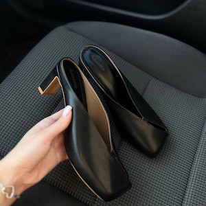 Handcrafted Women&#39;s Leather Black Mules | Black Leather Women&#39;s Mules Collection | Chic and Comfortable | Trendy Women&#39;s Black Leather Mules