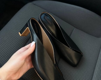 Handcrafted Black Leather Mules: Chic Women's Shoes