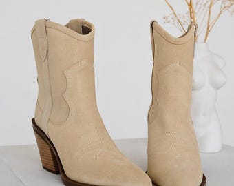 Suede Cowboy Boots: Women's Western Style, Vintage Inspired