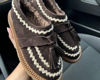 Handgefertigte Mokassin-Stiefel aus Wildleder im Herbststil