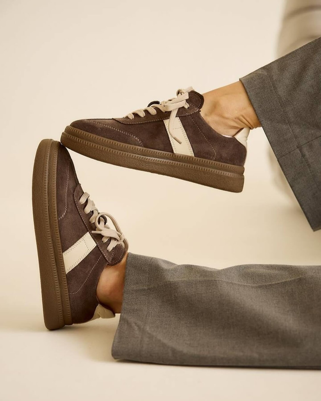 Stylish Women's Brown Suede Sneakers Casual Lace-up Shoes