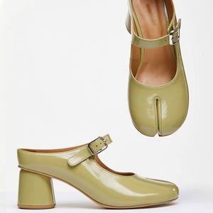 Green Patent Leather Tabi Shoes for Women | Handmade Split Toe Footwear Women&#39;s Green Tabi Shoes in Patent Leather | Leather Tabi