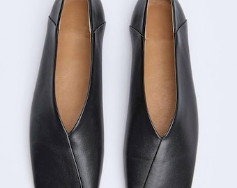 Handmade Leather Ballet Flats: Women&#39;s Elegant Black Shoes