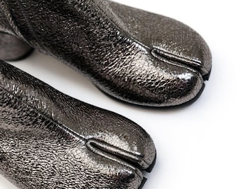 Handmade Leather Tabi Ankle Boots: Heeled Fashion Statement