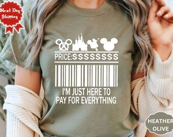 Könnte beinhalten: Ein grünes T-Shirt mit einer weißen Grafik eines Barcodes, eines Schlosses, Mickey-Maus-Ohren und dem Text "PRICE:SSSSSSSS" und "I'M JUST HERE TO PAY FOR EVERYTHING".