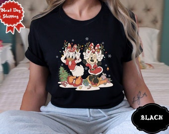 Minnie und Daisy Geschenk T-shirt, Disney Weihnachten Shirt, Disney Shirt, Minnie Maus Weihnachten Shirt, Weihnachtsfeier Shirt
