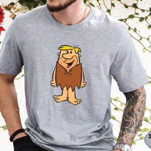 Reise mit der Familie Flintstones in die Vergangenheit! Bedrockin &#39;mit Fred, Wilma, Pebbles, Dino, Barney, Betty, Bam Bam und Baby Puss T-Shirt,
