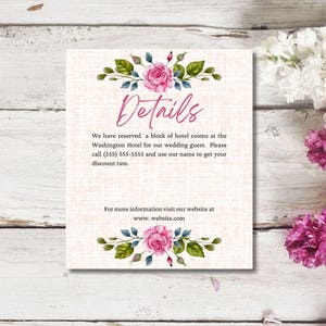Encantado de Amor: Uma Celebração em Meio a Rosas Cor de Rosa Modelo de Download de Cartão com Detalhes do Casamento