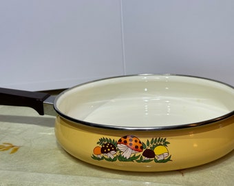 Vintage 1970s Sears "Merry Mushroom" Enamel Skillet/Pan 9"x2.25"