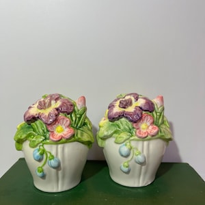 Flower Pot Salt and Pepper Shaker Set of 2! OCI Ceramic Collectible Floral Salt and Pepper from 1994!